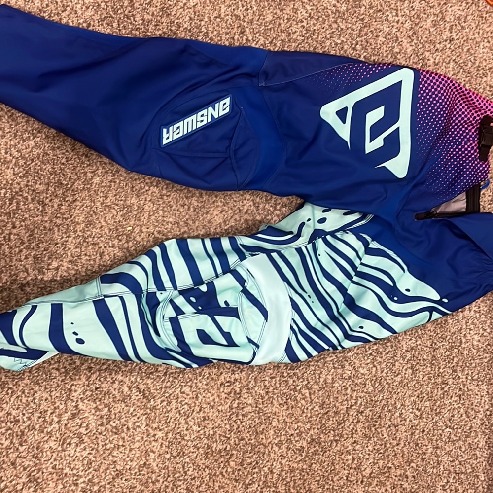 Women’s Answer riding pants size 8 in riding pants